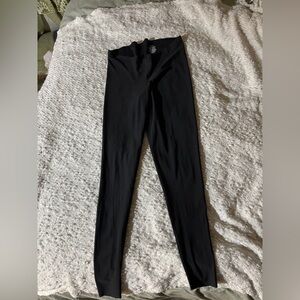 SKIMS High Waisted Sculpting Leggings – Black – Size L – Read Description